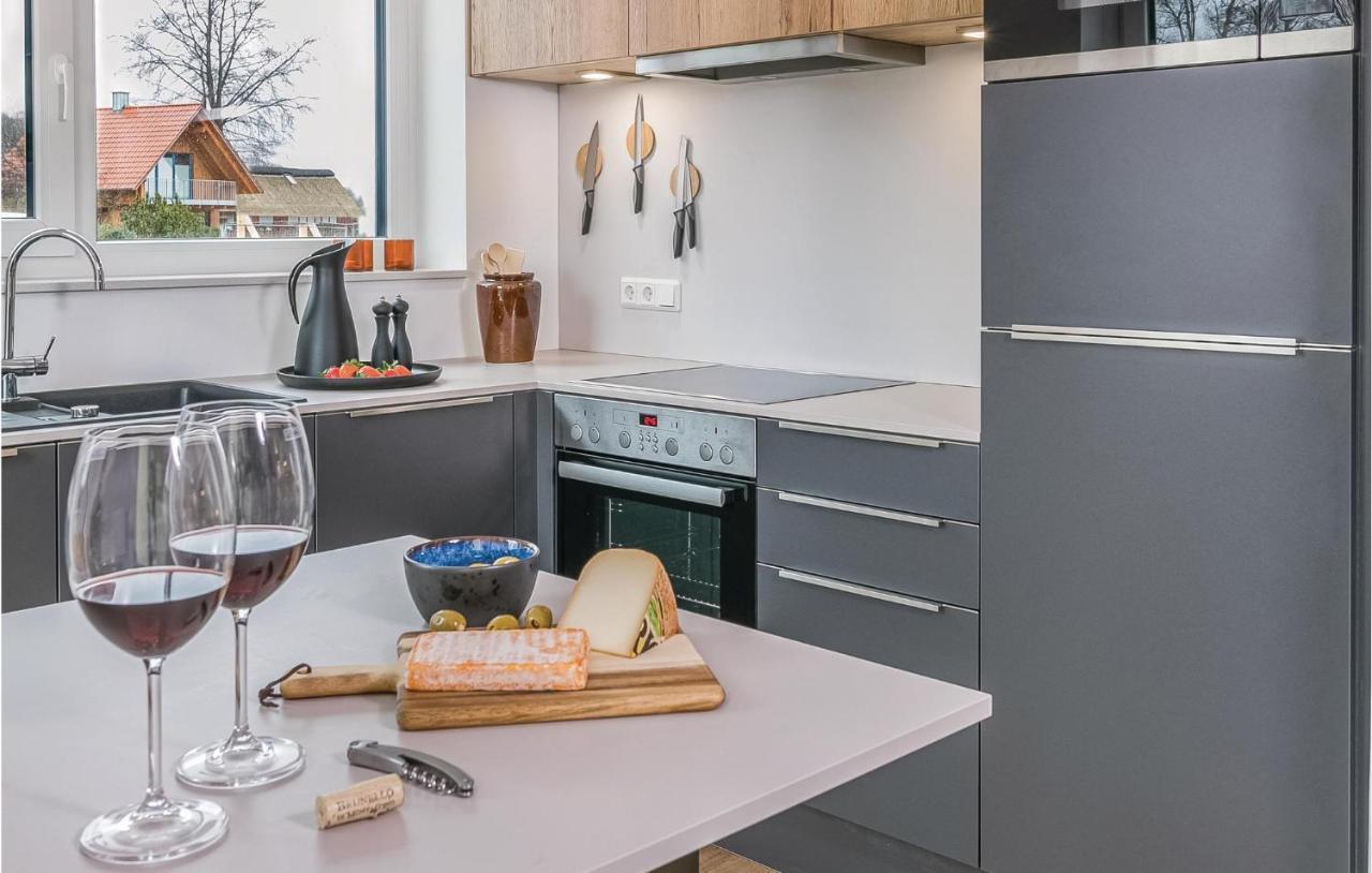 Awesome Home In Lembruch-Duemmer See With Kitchen ภายนอก รูปภาพ