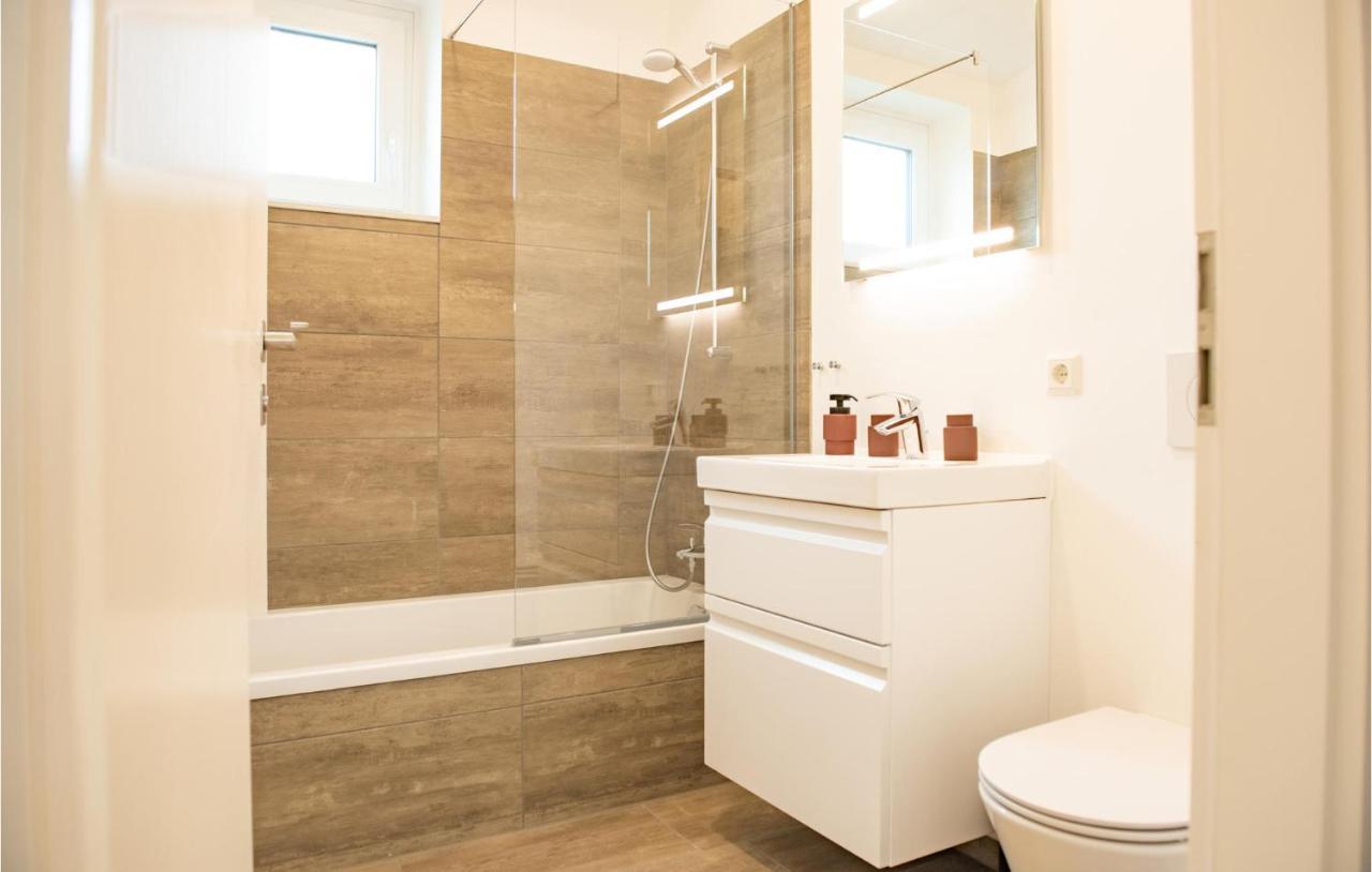 Awesome Home In Lembruch-Duemmer See With Kitchen ภายนอก รูปภาพ