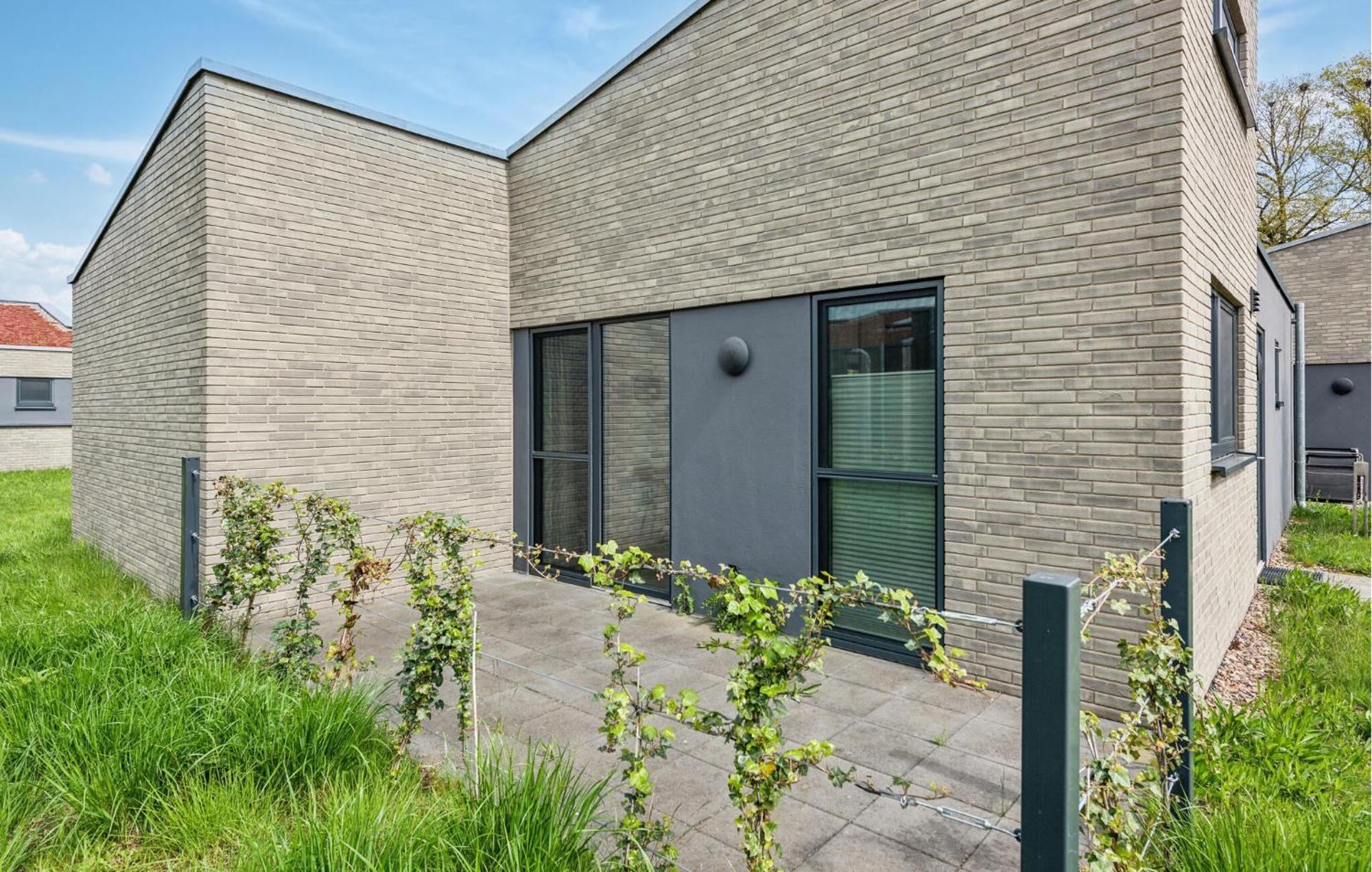 Awesome Home In Lembruch-Duemmer See With Kitchen ภายนอก รูปภาพ